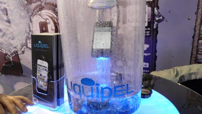 Liquipel veredelt Smartphones / Handys und macht diese wasserdicht, z.B. iPhone 4